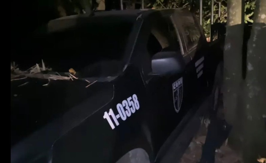 Falso carro da Core apreendido pela polícia em Seropédica, na Baixada Fluminense