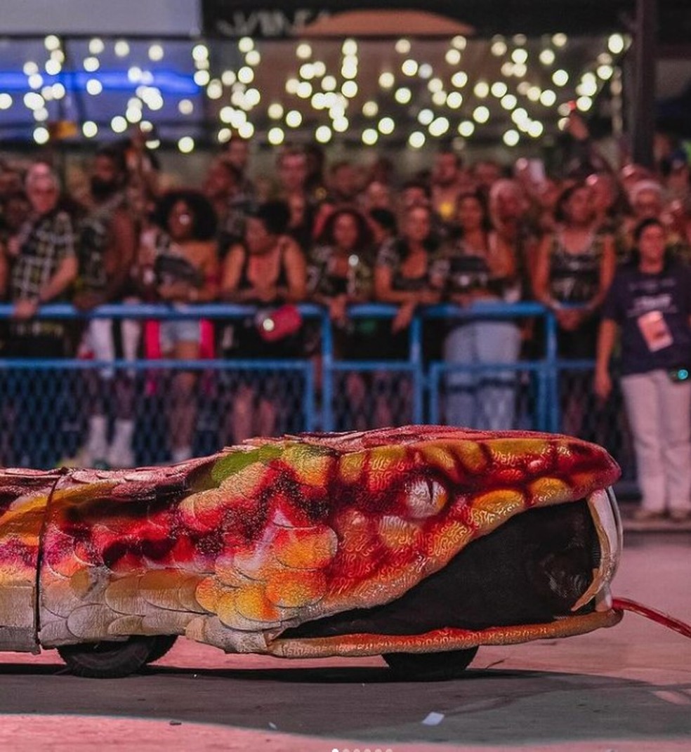 A serpente da comissão da frente da Viradouro — Foto: Reprodução