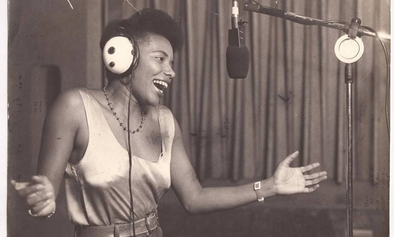 Margareth durante gravação da música "Faraó", em 1987 — Foto: Reprodução