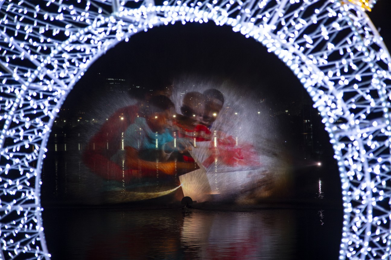 Projeções no espelho d'água faz parte da programação de Natal da Lagoa  — Foto: Alexandre Cassiano