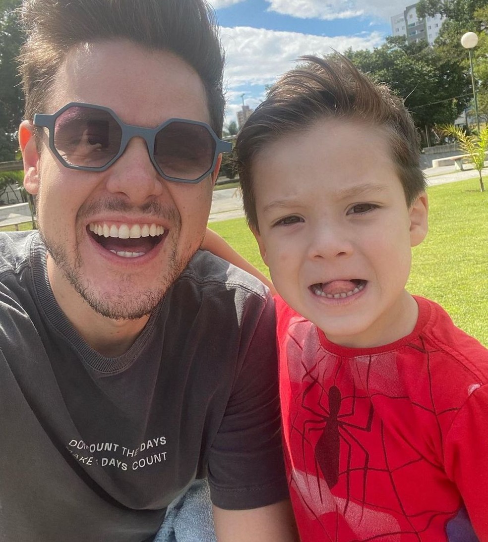 Dani Boy com seu filho — Foto: Reprodução/Instagram