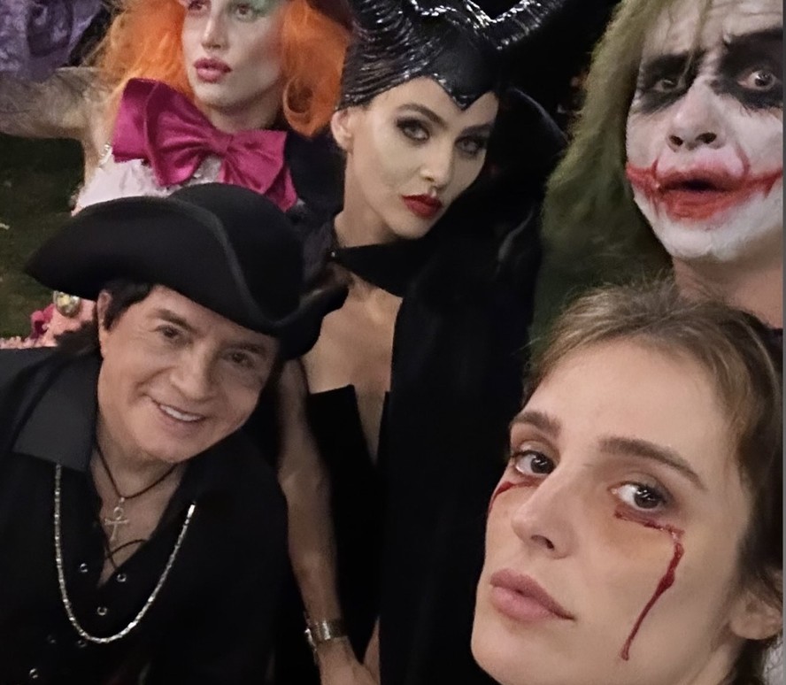 Rafa Brites e a família de Junior Lima no Halloween fora de época