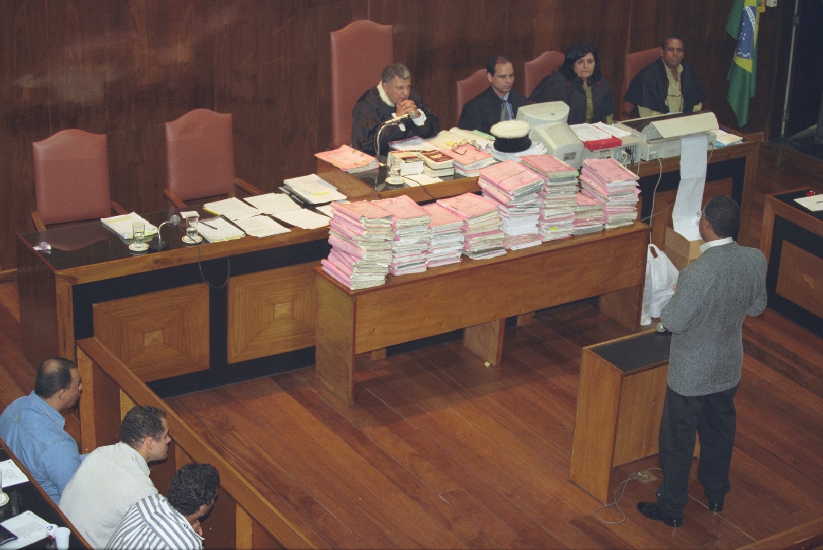 Novo julgamento de mais quatro acusados de participarem da Chacina de Vigário Geral, em agosto de 2000.  — Foto: Marcelo Sayão