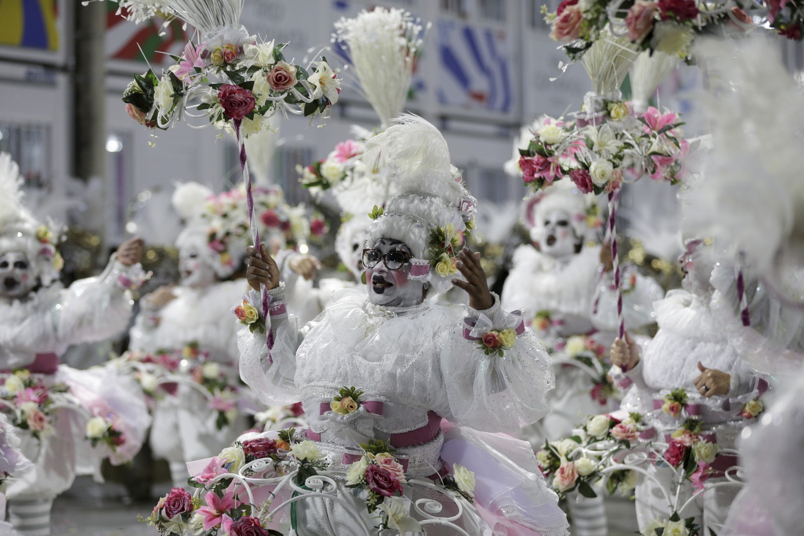 A ala "Sonhar com Rosas" da Imperatriz foi vencedora do Estandarde de Ouro — Foto: Alexandre Cassiano