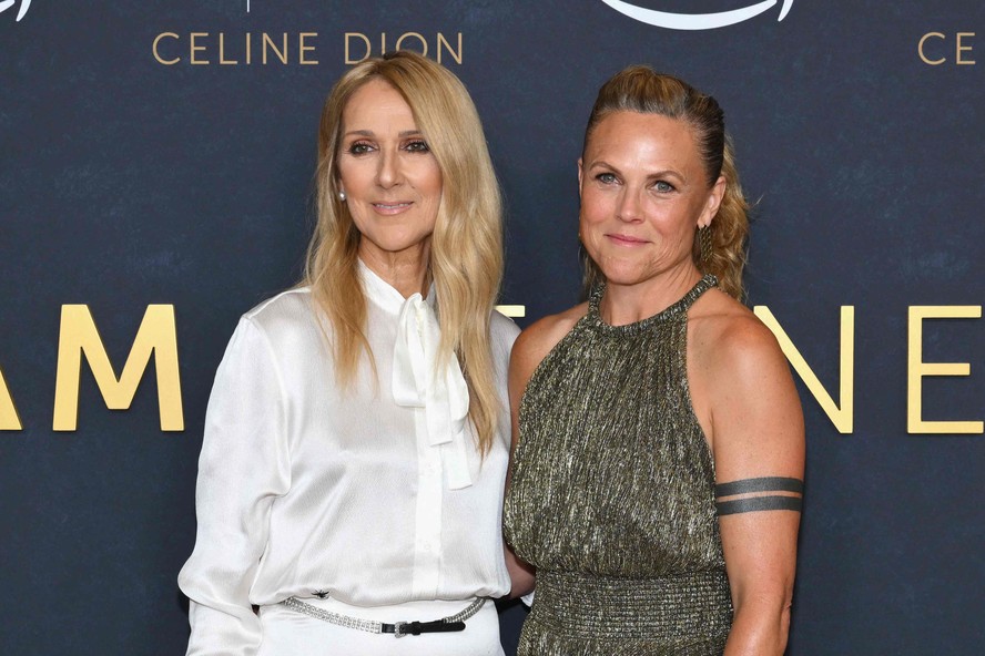 Celine Dion ao lado da diretora Irene Taylor no lançamento de 'I Am: Celine Dion', em Nova York