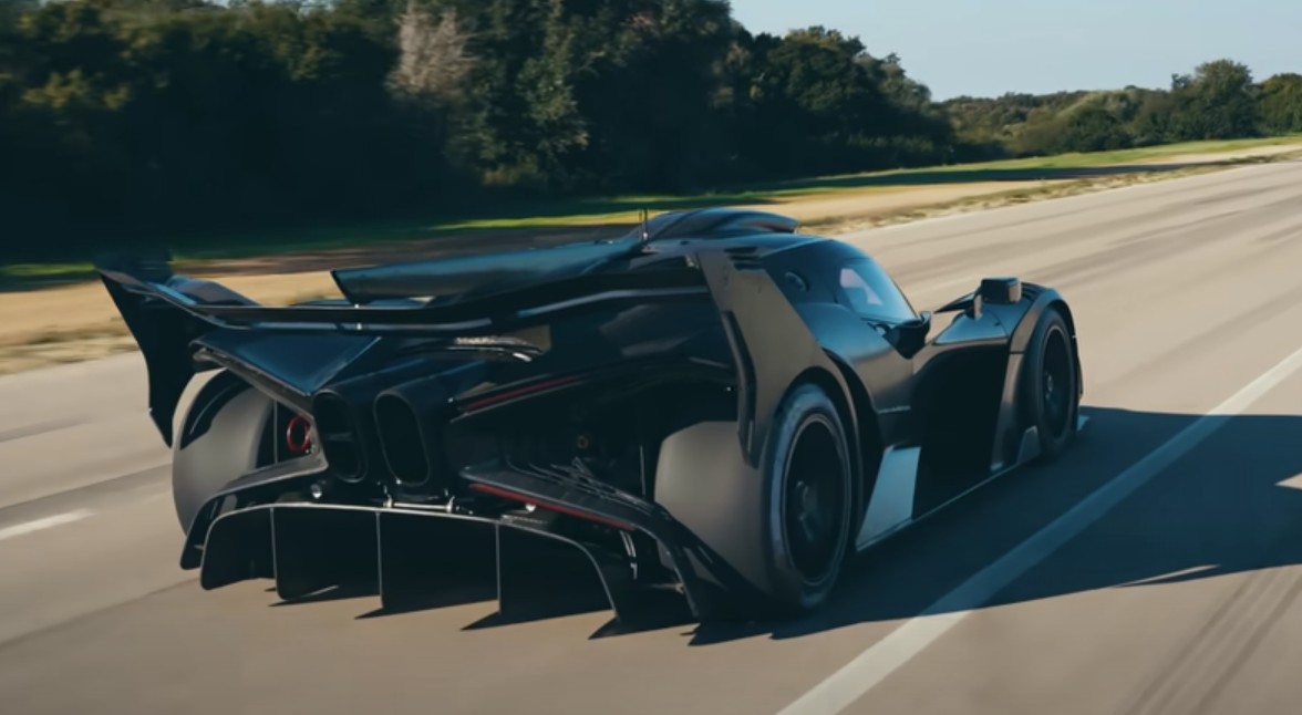 O Bolide é capaz de chegar na velocidade máxima de 380 km/h, ultrapassando os 373 km/h já atingidos por um Fórmula 1 — Foto: Reprodução / Youtube