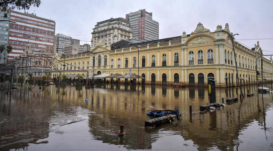 Chuvas em Porto Alegre. Ruas alagadas