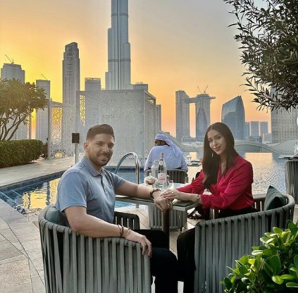 Linda e Ricky Andrade vivem em Dubai — Foto: Reprodução