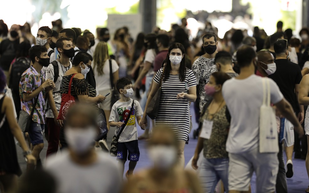 Público na última Bienal do Livro, em 2021, no Riocentro — Foto: Gabriel de Paiva