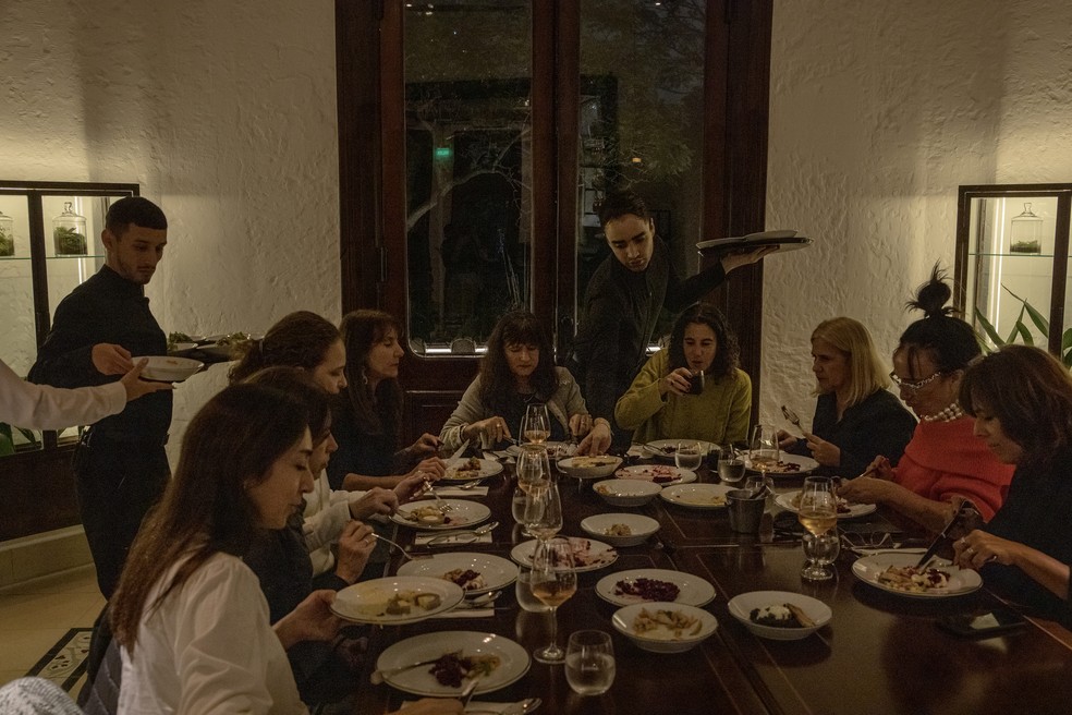 Argentinos lotam restaurantes em Buenos Aires em meio a inflação — Foto: The New York Times