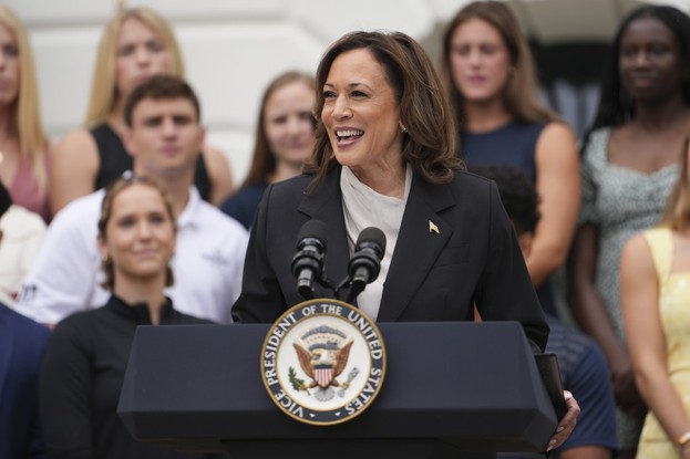 Vice-presidente dos EUA, Kamala Harris, fala durante evento na Casa Branca em Washington