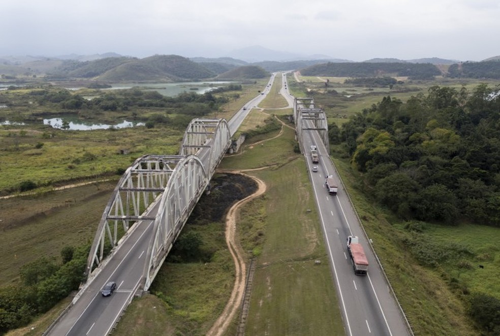 A rodovia BR 493 liga Magé a Itaguaí, é operada pela concessionária EcoRioMinas e tem um posto da Polícia Rodoviária Federal — Foto: Márcia Foletto