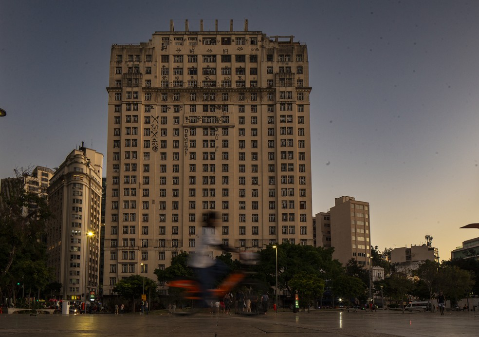 Prefeitura vende o Edifício A Noite, na Praça Mauá — Foto: Alexandre Cassiano/Agência O Globo