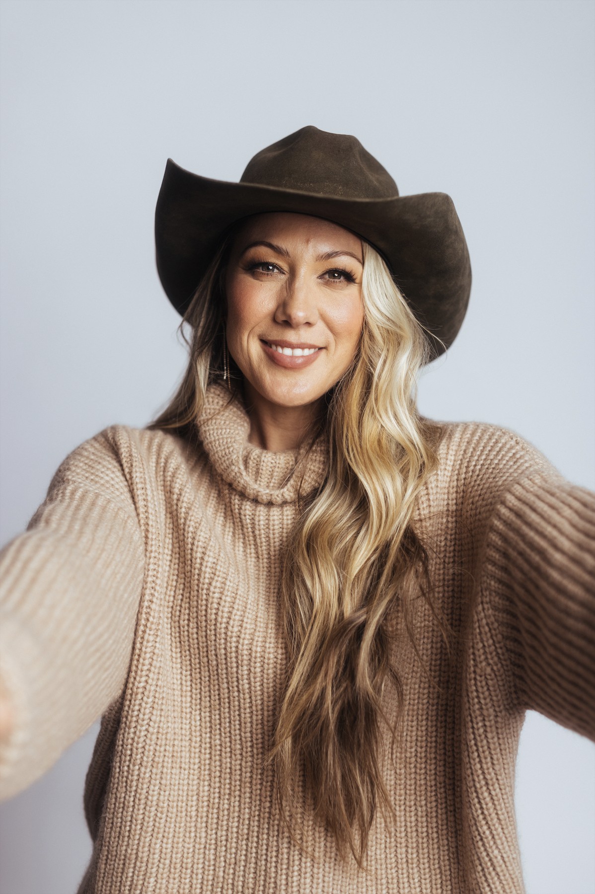 Colbie Caillat em 2023, aos 38 anos, celebrando os 16 anos de carreira — Foto: Divulgação/Patrick Tracy