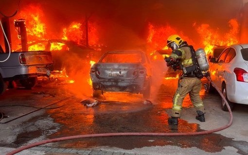 Incêndio destrói 12 veículos em oficina mecânica, em Ipatinga (MG) — Foto: Divulgação