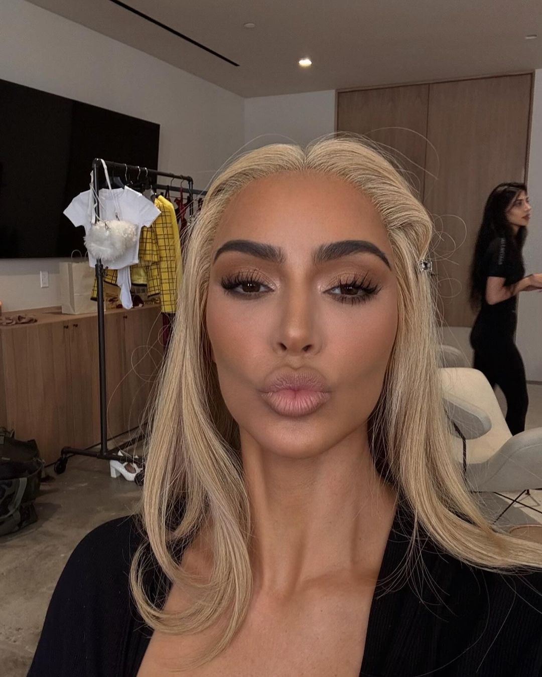 A socialite Kim Kardashian se submeteu ao procedimento 'olhos de raposa' — Foto: Reprodução Instagram