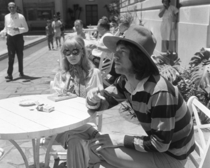 Mick Jagger e a namorada Marianne Faithfull no Copacabana Palace em janeiro de 1968 — Foto: Eurico Dantas/Agência O GLOBO