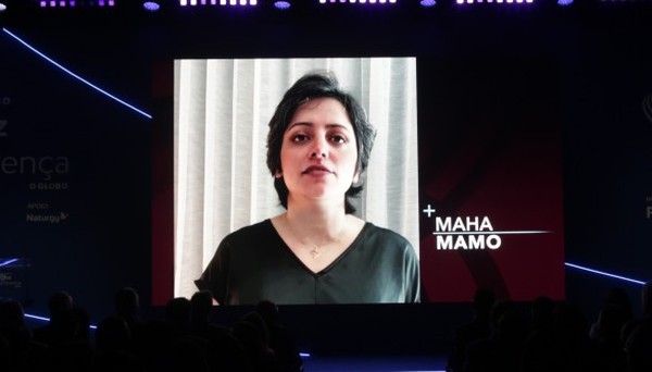 Maha Mamo dedica prêmio a refugiados, apátridas e imigrantes vulneráveis