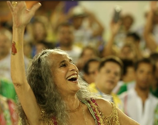 Cena de "Fevereiros", filme sobre a religiosidade de Maria Bethânia