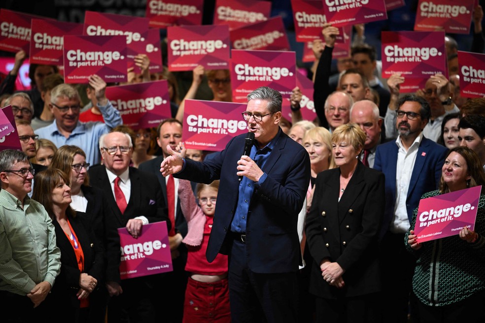 Keir Starmer discursa durante evento de campanha em Glasgow, na quarta-feira — Foto: Andy Buchanan/AFP