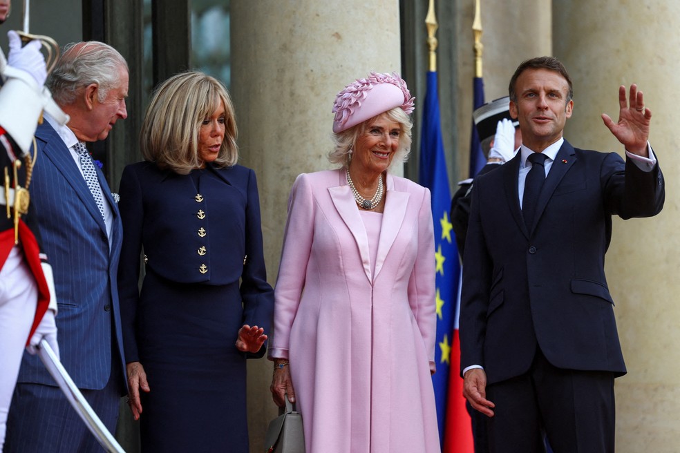 França estende tapete vermelho para Charles III em sua primeira visita como rei — Foto: AFP