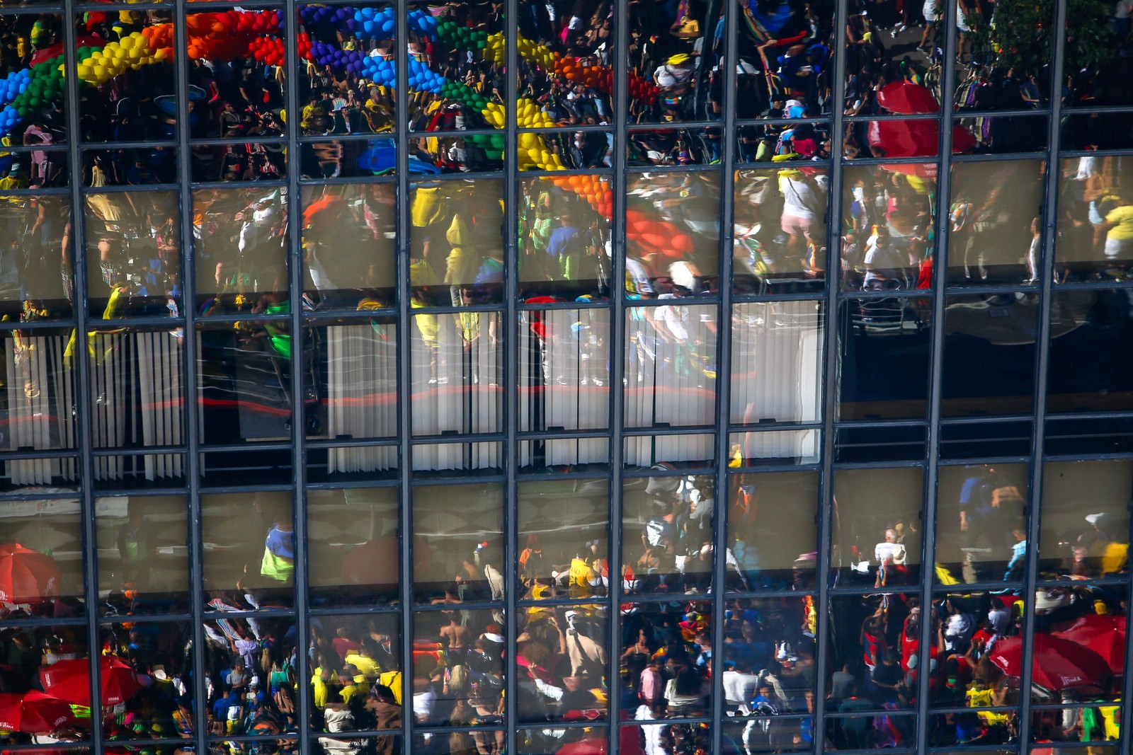 28ª Parada do Orgulho Gay em São Paulo, Brasil, no dia 2 de junho de 2024. — Foto: Miguel SCHINCARIOL / AFP