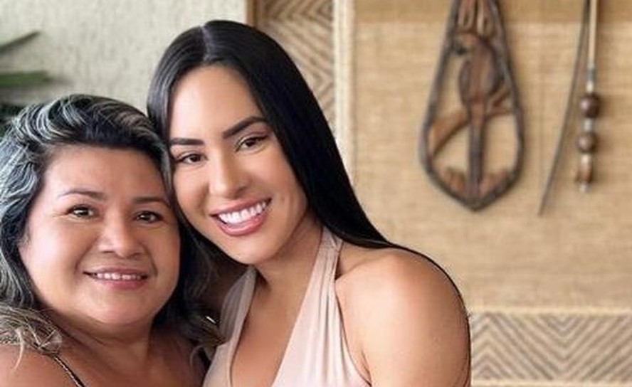 Isabelle Nogueira, do 'BBB 24', com a mãe, Jaqueline