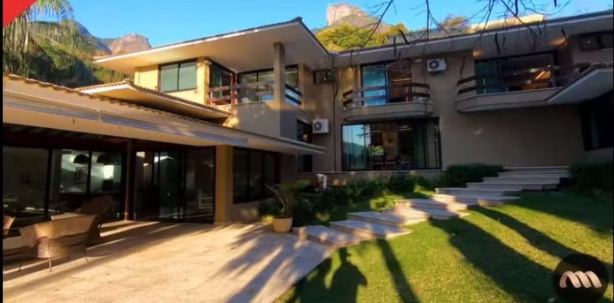 Anitta comprou casa no Itanhangá, no Rio, por R$ 11 milhões — Foto: Reprodução YouTube