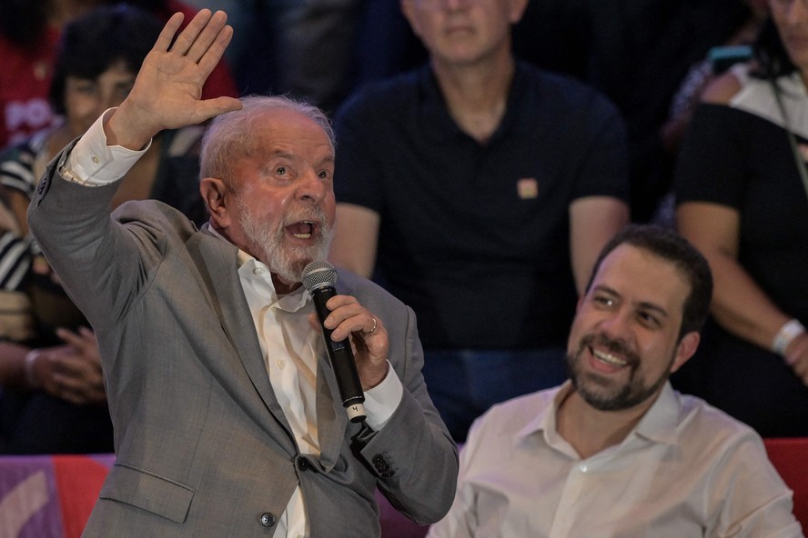 Lula e Boulos durante evento de filiação de Marta Suplicy em São Paulo