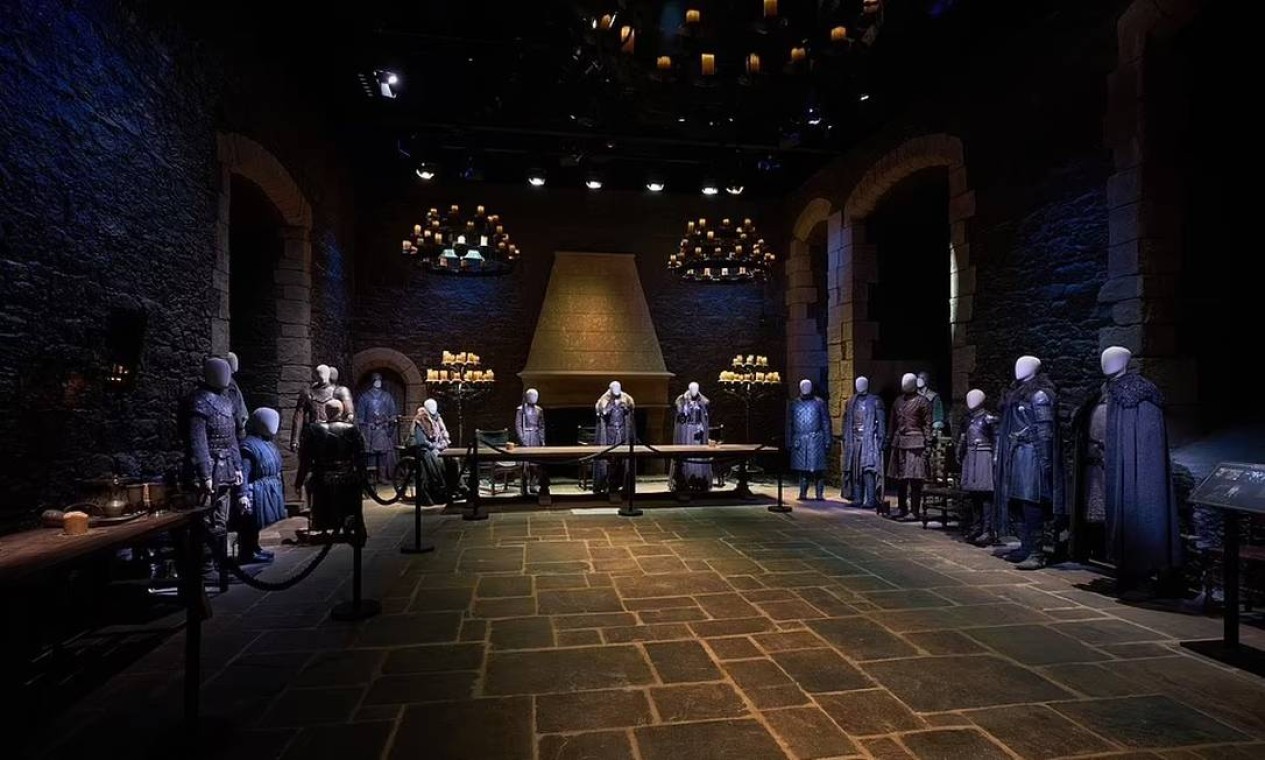 Recriação do cenário do Grande Salão de Winterfell, no Game of Thrones Studio Tour, na Irlanda do Norte — Foto: Divulgação