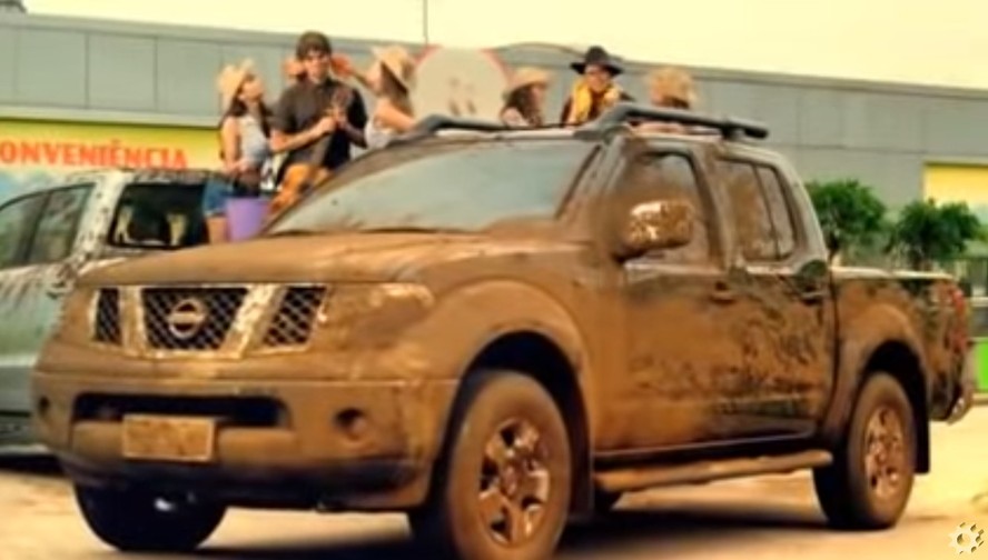 Comercial da Nissan Frontier associava os concorrentes a agroboys