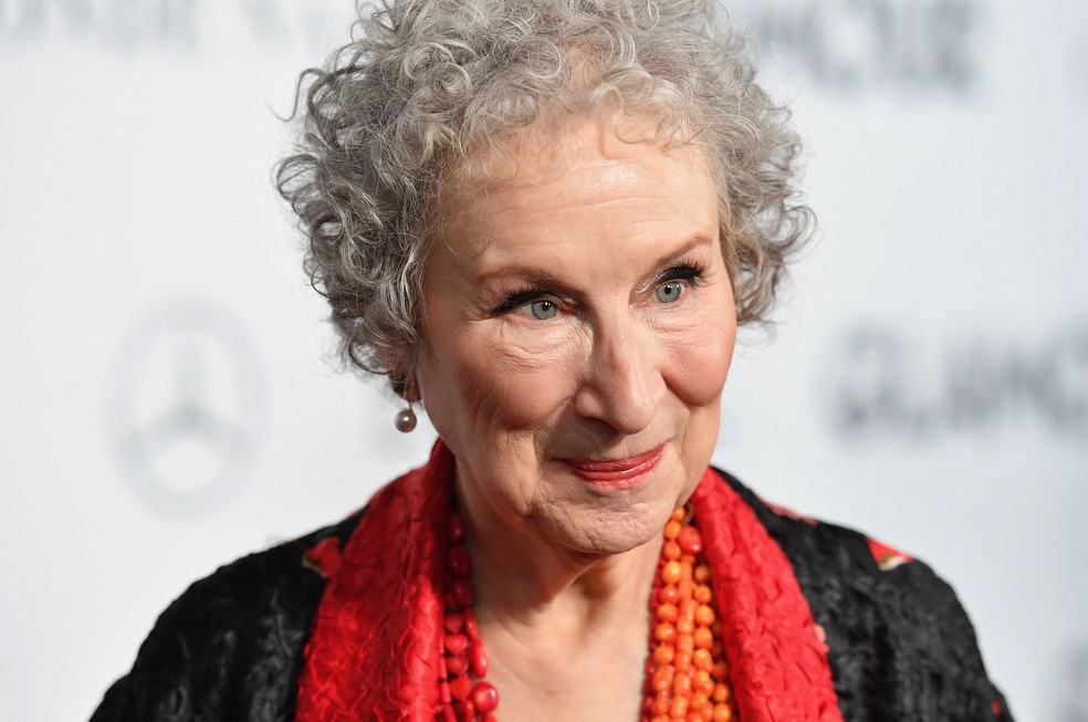 Escritora canadense Margaret Atwood é uma das que foi alvo do ladrão de manuscritos, que também roubo o britânico Ian McEwan e a irlandesa Sally Rooney — Foto:  Angela Weiss / AFP