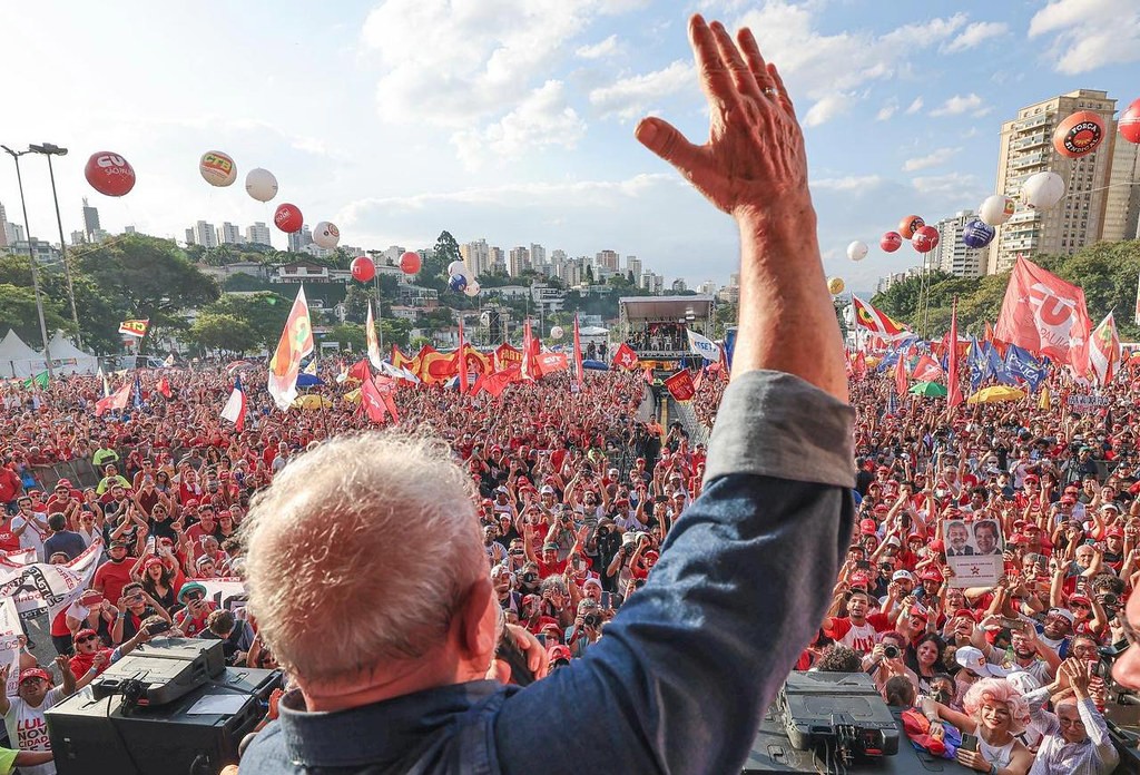 No Dia do Trabalho, no Pacaembu, perfil de Lula postou fotos com concentração de público - Foto: R. Stuckert/Divulgação