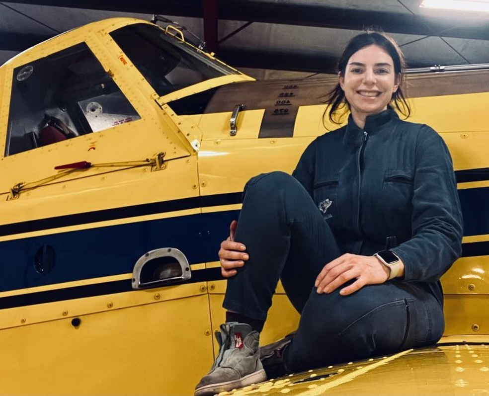 Mineira Juliana Turchetti era piloto e fazia combate às chamas — Foto: Reprodução/Linkedin