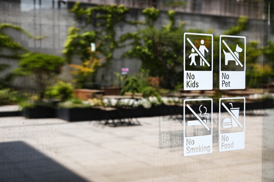 Placa de uma 'zona livre de crianças' na Coreia do Sul