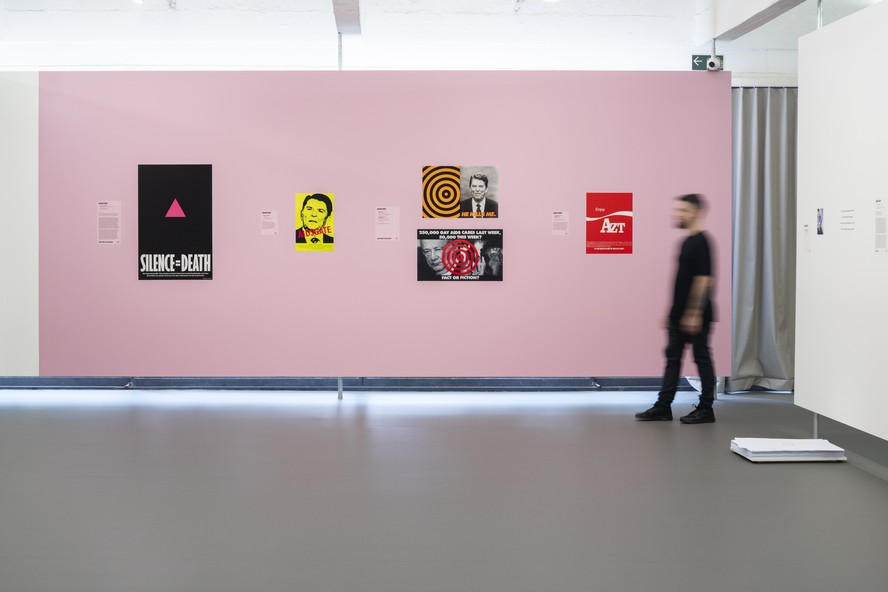 Vista da mostra '“Gran Fury: arte não é o bastante' no Masp