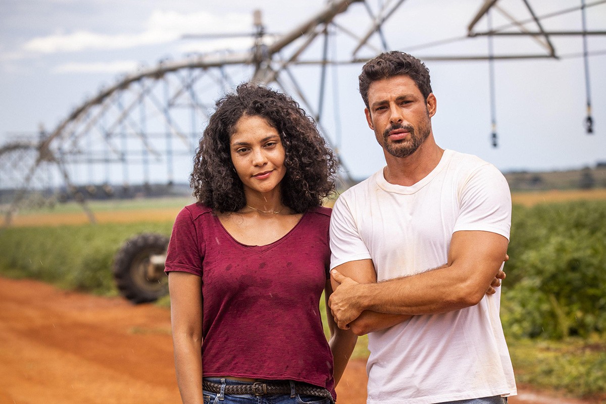 Na terça, Aline aceita o pedido de casamento de Caio — Foto: TV Globo