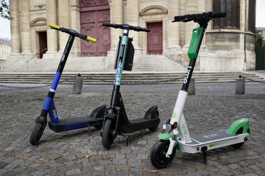 Patinetes elétricos em Paris