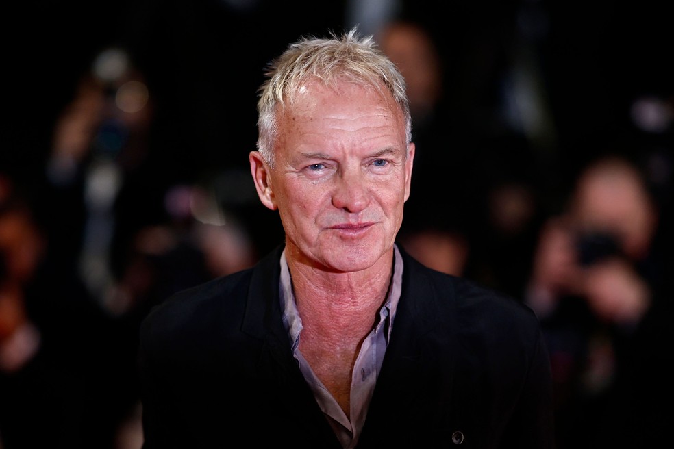 O cantor britânico Sting marca presença em sessão de "Parthenope" no Festival de Cannes — Foto: Sameer Al-Doumy / AFP