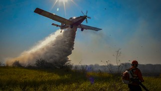 Operação no Pantanal - Combate aéreo a incêndios no Pantanal — Foto: Bruno Rezende / Governo de MS