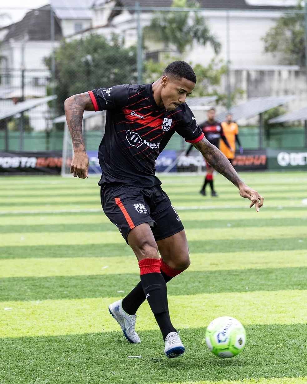 Ygor Catatau atuando pelo Bagagem F.C, clube que atuou mais recentemente — Foto: Redes Sociais