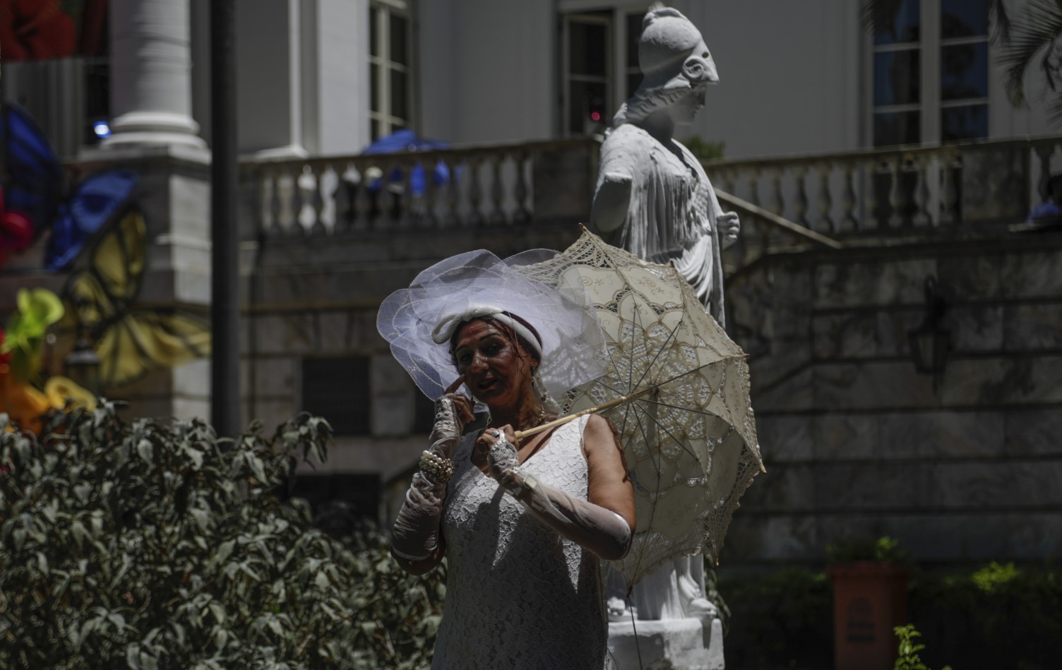 Prefeito Eduardo Paes entrega as chaves da cidade para o Rei Momo e dá o início do Carnaval com desfile preparado por Milton Cunha nos jardins do Palácio da Cidade — Foto: GABRIEL DE PAIVA