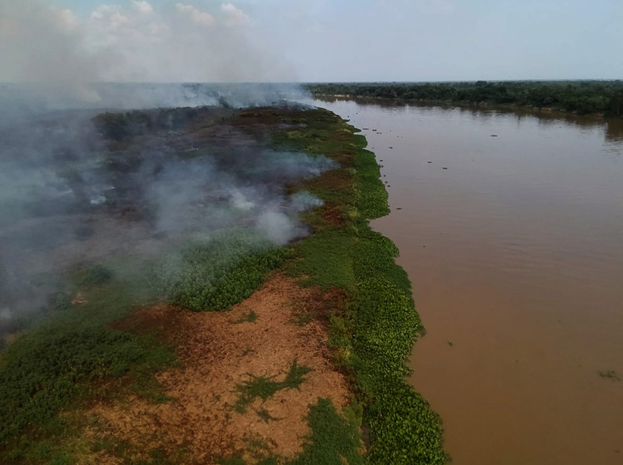 Incêndio na Serra do Amolar, local considerado um santuário de biodiversidade no Pantanal