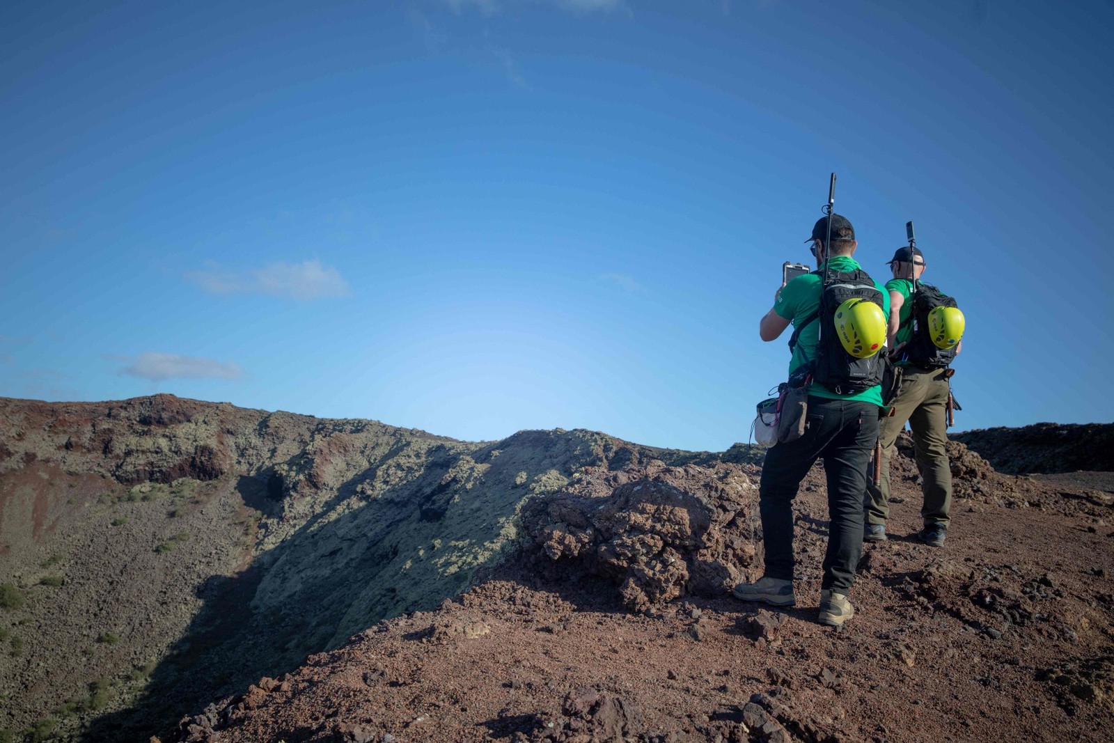 Astronautas fazem treinamento no topo de vulcão nas Ilhas Canárias — Foto: DESIREE MARTIN / AFP