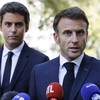 O presidente da França, Emmanuel Macron, e o então ministro da Educação, Gabriel Attal, em foto de arquivo - LUDOVIC MARIN / AFP