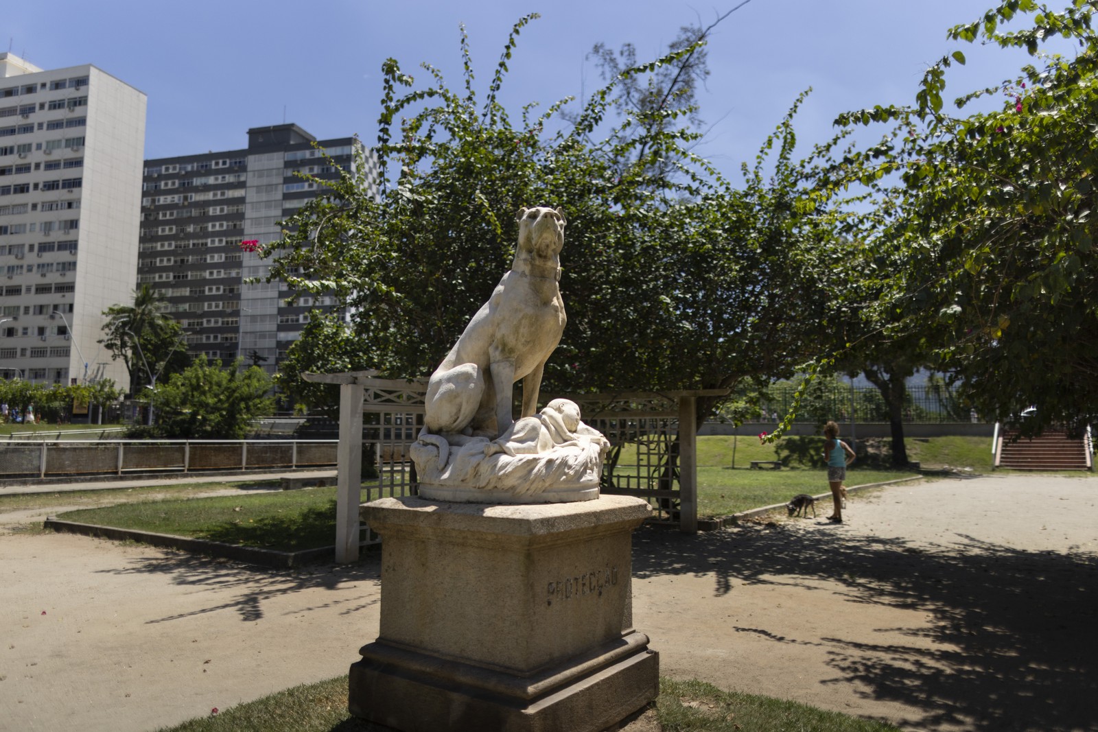 Escultura na área do Parcão — Foto: Márcia Foletto