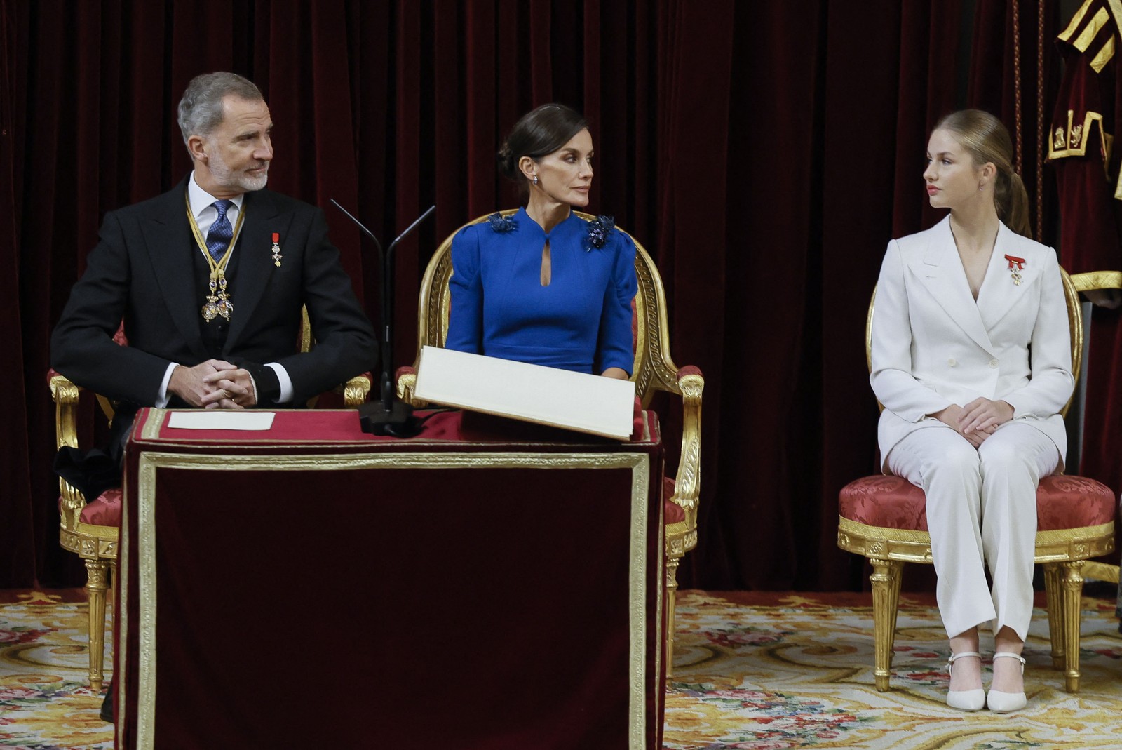 Princesa Leonor durante cerimônia de juramento de lealdade à Constituição da Espanha — Foto: Pierre-Philippe Marcou/AFP