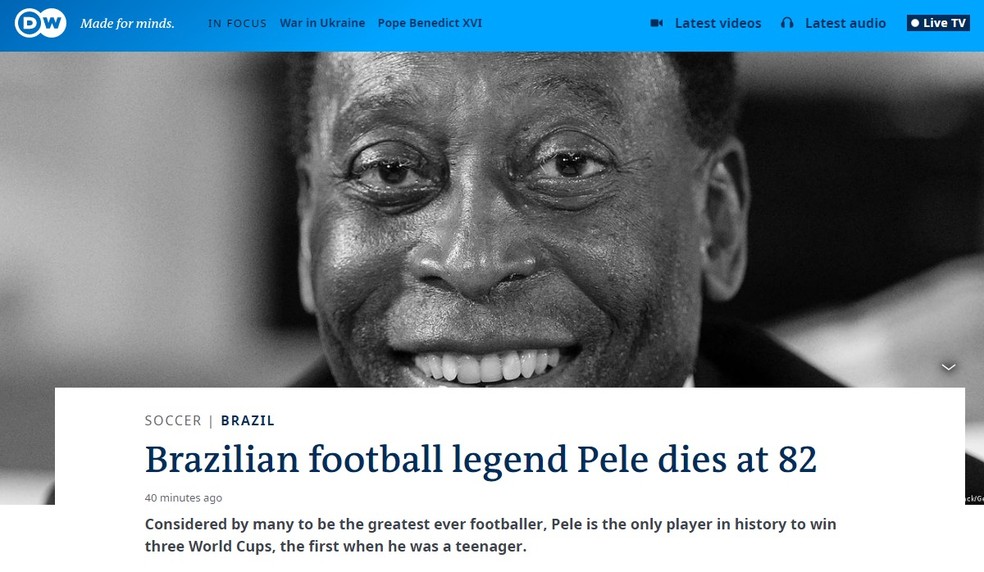 O alemão DW destacou o primeiro título mundial do Brasil, conquistado por uma seleção liderada por um Pelé "ainda adolescente" — Foto: Reprodução