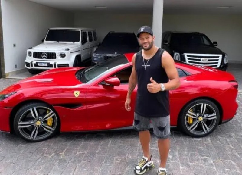 Ferrari: jogador de futebol Hulk mostrou carro de luxo — Foto: Reprodução Instagram