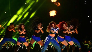 Show de Anitta abriu a final da UEFA Champions League. — Foto: Marco BERTORELLO / AFP